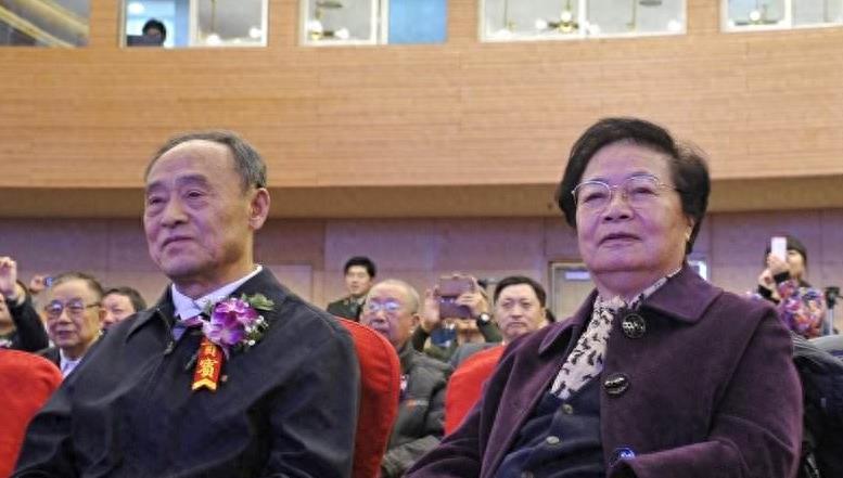 超级家庭最新一期深度剖析家庭娱乐趋势，引领新动向！